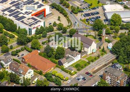 Luftbild, Küchen Bernskötter Küchenmöbelgeschäft mit Solardach, Netto Supermarkt, Kath. Kirche St. Joseph, Heißen - Mitte, Mülheim an der Ruhr, Ruhrgebiet, Nordrhein-Westfalen, Deutschland ACHTUNGxMINDESTHONORARx60xEURO *** Luftansicht, Küchen Bernskötter Küchenmöbelgeschäft mit Sonnendach, Netto Supermarkt, St. Josephs Katholische Kirche, Heißen Mitte, Mülheim an der Ruhr, Ruhr, Nordrhein-Westfalen, Deutschland ATTENTIONxMINDINDINDESORAxMINDESORAXORAXORAXORAXORAXORAXORARxRO Stockfoto