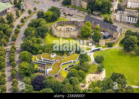Luftbild, Schloss Broich, Befestigungsanlage und frühmittelalterlicher Wehrbau, Heinrich-Thöne-Volkshochschule, Broich - Ost, Mülheim an der Ruhr, Ruhrgebiet, Nordrhein-Westfalen, Deutschland ACHTUNGxMINDESTHONORARx60xEURO *** Stockfoto