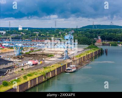 Der Stadthafen im Norden von Essen, am Rhein-Herne-Kanal, NRW, Deutschland, der Stadthafen im Norden von Essen, am Rhein-Herne-Kanal, NRW, G Stockfoto