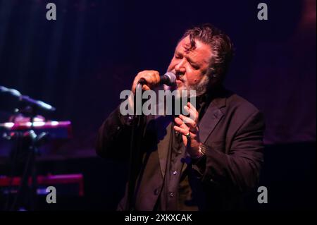 London, Vereinigtes Königreich. Juli 2024. Russell Crowe tritt live im Shepherds Bush Empire mit seinem Musikkollektiv The Indoor Garden Party auf. Cristina Massei/Alamy Live News Stockfoto