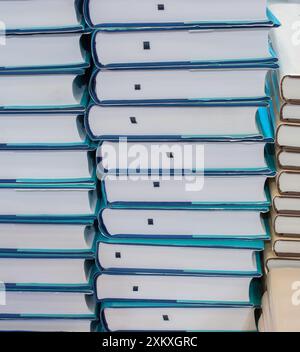 Stapel von Büchern als Bildung und Business Konzept gespeichert Stockfoto