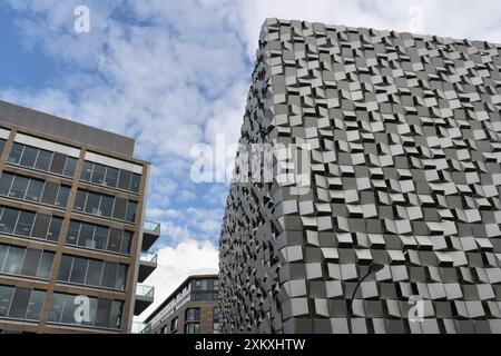 Moderner Charles Street Car Park im Zentrum von Sheffield England, bekannt als Käsereibe Metallgebäude Moderne Architektur futuristischer Blickfang Stockfoto