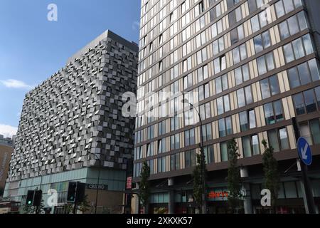 Der City Lofts Tower und der Charles Street 'Cheese Rater' Parkplatz im Stadtzentrum von Sheffield, England, UK Architektur Stockfoto