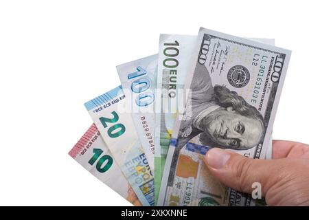 Hintergrund der nternationalen Währungen. Geld aus verschiedenen Ländern: Dollar, Euro. Euro, Dollar, Banknoten isoliert auf weißem Hintergrund. Bargeld. Die CO Stockfoto