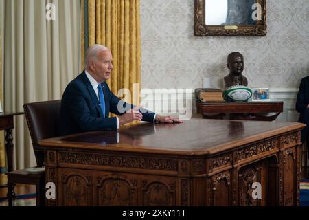 US-Präsident Joe Biden hält während einer landesweiten Ansprache des Oval Office des Weißen Hauses in Washington, DC, USA. Juli 2024. Präsident Biden spricht zum ersten Mal seit Beendigung seiner Wiederwahl an die Nation und unterstützt Vizepräsidentin Kamala Harris. Quelle: Abaca Press/Alamy Live News Stockfoto