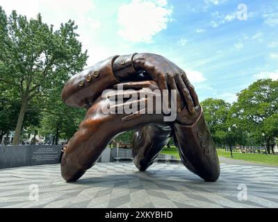 Die Embrace-Skulptur im Boston Common zu Ehren von Dr. Martin Luther King und seiner Frau Coretta Scott King. Stockfoto