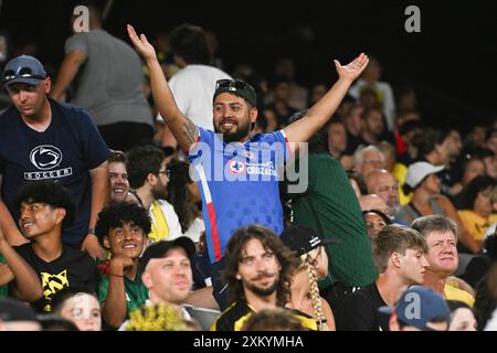 Columbus, Ohio, USA. Juli 2024. Ein Liga-MX-Fan bejubelt sein Team gegen die MLS All Stars in ihrem Spiel in Columbus, Ohio. Brent Clark/Cal Sport Media/Alamy Live News Stockfoto