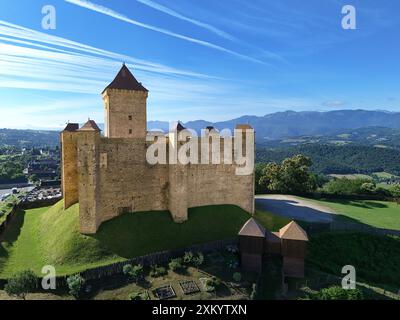 Mittelalterliche Burg von Mauvezin in den Pyrenäen, Frankreich Stockfoto