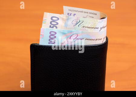 Ukrainisches Geld - Griwna in der schwarzen Brieftasche Stockfoto