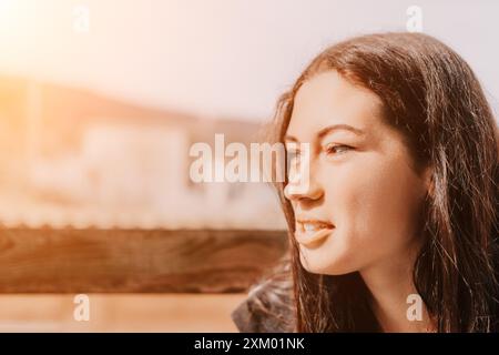 Nahaufnahme Porträt einer jungen Frau Stockfoto