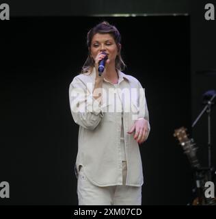 Alessandra Amoroso Sängerin bei Orchesterproben und akustischen Tests auf dem Duomo Square Mailand für Radio Italia. Stockfoto