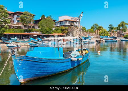 Fischerboote im alten Hafen von Nessebar. Bulgarien Stockfoto