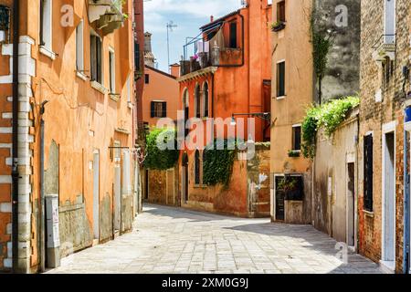 Fassaden alter Häuser auf der Calle Gradisca Cannaregio. Venedig Stockfoto