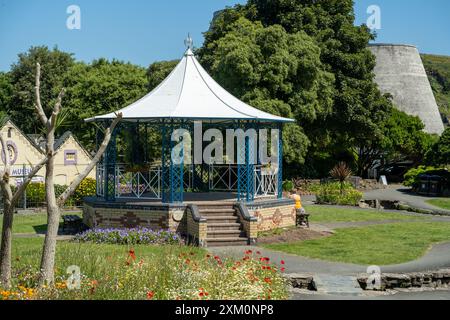 Die Band steht in Runnymeade Gardens, Ilfracombe Stockfoto