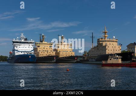 Eisbrecher Polaris, Urho, Sisu und Voima ankerten im Sommer in Katajanokka. Katajanokkka, Helsinki, Finnland Stockfoto