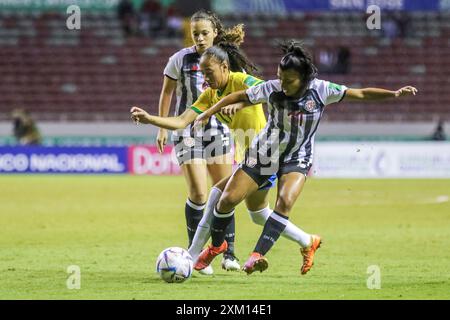 Abigail Sancho und Yerling Ovares aus Costa Rica gegen Aline Gomes aus Brasilien während der FIFA U-20 Frauen-Weltmeisterschaft Costa Rica gegen Bra Stockfoto