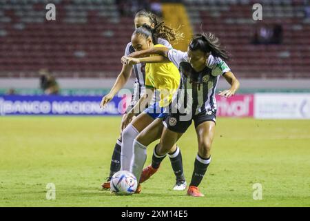 Abigail Sancho und Yerling Ovares aus Costa Rica gegen Aline Gomes aus Brasilien während der FIFA U-20 Frauen-Weltmeisterschaft Costa Rica gegen Bra Stockfoto