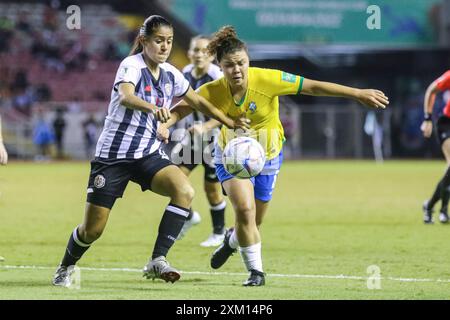 Keilyn Chavarria (Costa Rica) und Ana Clara Consani (Brasilien) beim Spiel Costa Rica gegen Brasilien am 1. August Stockfoto