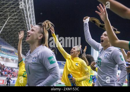 Torhüterin Gabi Barbieri und Torhüterin Yanne Lopes aus Brasilien beim Spiel Costa Rica gegen Brasilien am 16. August Stockfoto