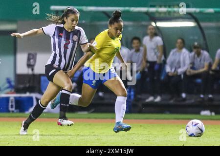 Abigail Sancho aus Costa Rica und Dudinha Rodrigues aus Brasilien während des Spiels Costa Rica gegen Brasilien am 16. August, Stockfoto