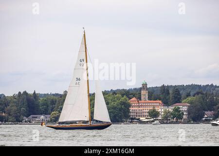 Segelpartie auf dem Bodensee vor Lindau, Hotel Bad Schachen. // 13.07.2024: Lindau, Bayern, Deutschland, Europa *** Segeltour auf dem Bodensee vor Lindau, Hotel Bad Schachen 13 07 2024 Lindau, Bayern, Deutschland, Europa Stockfoto