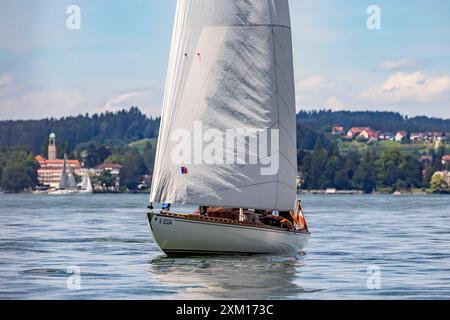 Segelpartie auf dem Bodensee vor Lindau, Hotel Bad Schachen. // 13.07.2024: Lindau, Bayern, Deutschland, Europa *** Segeltour auf dem Bodensee vor Lindau, Hotel Bad Schachen 13 07 2024 Lindau, Bayern, Deutschland, Europa Stockfoto