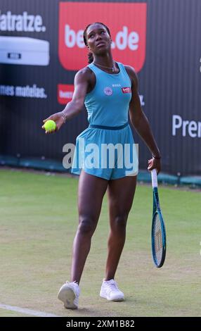 Berlin, 19. Juni 2024: Noma NOHA AKUGUE (GER) spielt während ihres WTA 500 ecoTRANS Ladies German Open Doppel-Spiels mit Jule NIEMEIER gegen Demi SCHUURS (NED) und Luisa STEFANI (BRA) Stockfoto