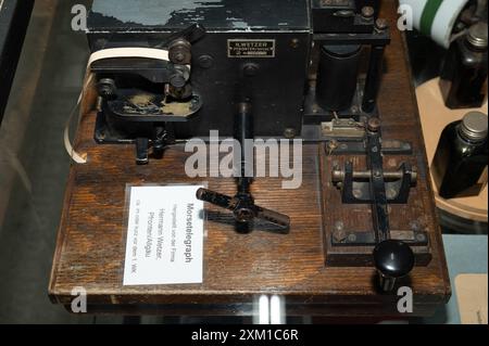 Alte Morse-Code-Maschine im Localbahnmuseum Bayerisch Eisenstein, Niederbayern Stockfoto