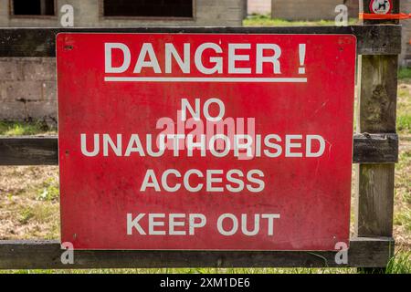Gefahrenschild, Imber Village, Wiltshire, England, Großbritannien Stockfoto
