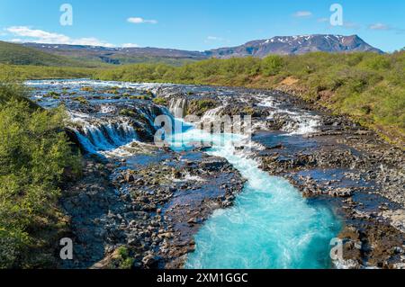 Blauer Wasserfall von Bruarfoss im Golden Circle, Island Stockfoto