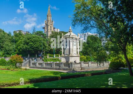 Central Gardens, Bournemouth, Vereinigtes Königreich - 10. Juli 2024: Das Bournemouth war Memorial ist ein denkmalgeschütztes Denkmal für den Ersten Weltkrieg, das 1921 erbaut wurde. Stockfoto