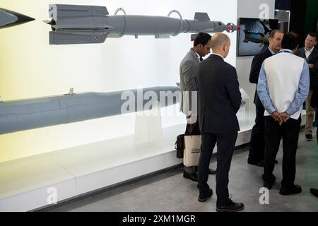 Der Messestand des Herstellers Elbit während der Farnborough International Airshow am 24. Juli 2024 in Farnborough, England. Die diesjährige, halbjährliche Farnborough International Airshow bietet 1.500 Aussteller mit 100 000 m2 Ausstellungsfläche und über 80.000 Besuchern an den 5 Tagen. Stockfoto