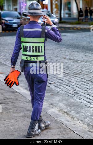 Verkehrsminister, der Fahrzeugbewegungen steuert, Bonifacio Global City, BGC, Manila, Philippinen Stockfoto