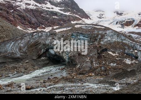 Terminal vor dem Forni-Gletscher. Moräne, Gletscherschutt, der durch Schmelzwasser bewegt wird. Valfurva. Lombardea. Italien. Europa. Stockfoto