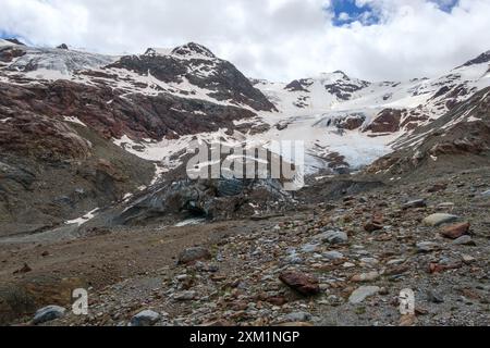 Terminal vor dem Forni-Gletscher. Moräne, Gletscherschutt, der durch Schmelzwasser bewegt wird. Valfurva. Lombardea. Italien. Europa. Stockfoto