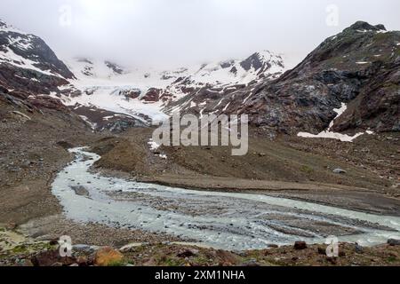 Terminal vor dem Forni-Gletscher. Moräne, Gletscherschutt, der durch Schmelzwasser bewegt wird. Valfurva. Lombardea. Italien. Europa. Stockfoto