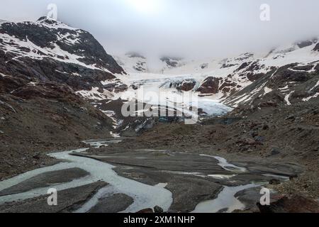 Terminal vor dem Forni-Gletscher. Moräne, Gletscherschutt, der durch Schmelzwasser bewegt wird. Valfurva. Lombardea. Italien. Europa. Stockfoto