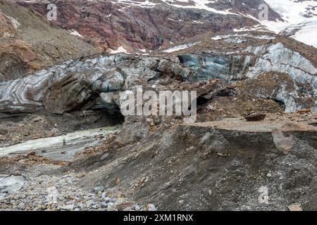 Terminal vor dem Forni-Gletscher. Moräne, Gletscherschutt, der durch Schmelzwasser bewegt wird. Valfurva. Lombardea. Italien. Europa. Stockfoto