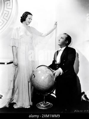 KITTY CARLISLE und BING CROSBY Publicity Porträt für HERE IS MY HEART 1934 Regisseur FRANK TUTTLE Kostümdesign Travis Banton Paramount Pictures Stockfoto