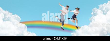 Banner. Zeitgenössische Kunstcollage. Zwei fröhliche Tänzerinnen in Retro-Outfits springen fröhlich über den Regenbogen, eingerahmt von flauschigen Wolken am hellblauen Himmel. Stockfoto