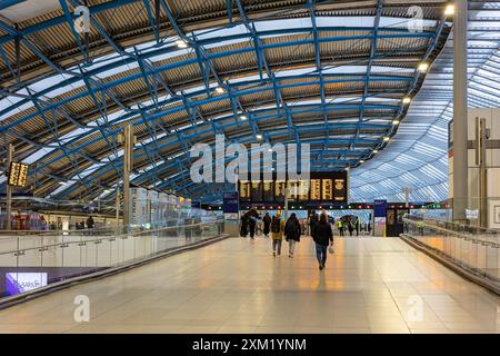 Pendler in den Waterloo Ex-internationalen Terminal-Plattformen Stockfoto