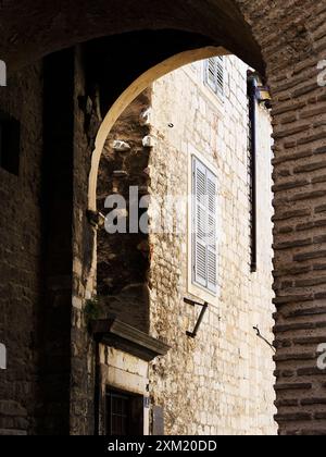 Ruhiger Durchgang im Diokletianspalast Split Dalmatien Kroatien Stockfoto