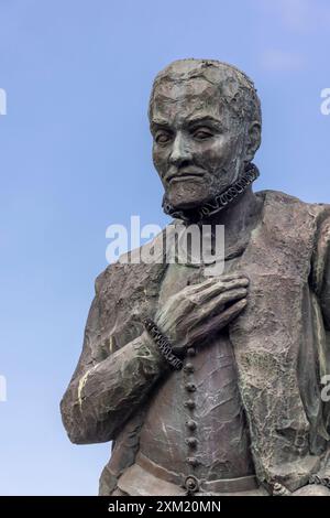 Statue von Prinz Wilhelm von Orange (1533–1884, auch Wilhelm der Schweigende) von der Künstlerin Eva Broschek (errichtet 2000) in Dillenburg, Hessen Stockfoto