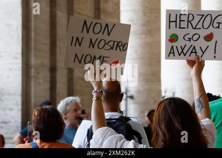 Roma, Italien. Juli 2024. Manifestazione di protesta contro la visita del presidente israeliano Isaac Herzog Roma, Italia &#x2014; Gioved&#xec; 25 luglio 2024 - Cronaca - (Foto di Cecilia Fabiano/LaPresse) Protest gegen den Besuch des israelischen Präsidenten Isaac Herzog Rom, Italien - Donnerstag, 25. Juli 2024 - Nachrichten - (Foto: Cecilia Fabiano/LaPresse) Credit: LaPresse/Alamy Live News Stockfoto