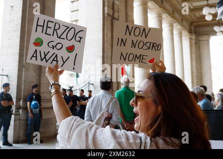 Roma, Italien. Juli 2024. Manifestazione di protesta contro la visita del presidente israeliano Isaac Herzog Roma, Italia &#x2014; Gioved&#xec; 25 luglio 2024 - Cronaca - (Foto di Cecilia Fabiano/LaPresse) Protest gegen den Besuch des israelischen Präsidenten Isaac Herzog Rom, Italien - Donnerstag, 25. Juli 2024 - Nachrichten - (Foto: Cecilia Fabiano/LaPresse) Credit: LaPresse/Alamy Live News Stockfoto