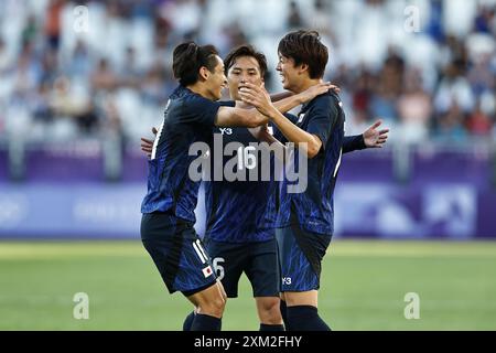 Bordeaux, Frankreich. Juli 2024. Rihito Yamamoto (JPN) Fußball/Fußball : Yamamoto feiert mit seinen Mannschaftsspielern nach seinem Tor Paris 2024 Olympische Spiele Männer Fußball Gruppe D Spiel zwischen Japan 5-0 Paraguay im Stade de Bordeaux in Bordeaux, Frankreich . Quelle: Mutsu Kawamori/AFLO/Alamy Live News Stockfoto