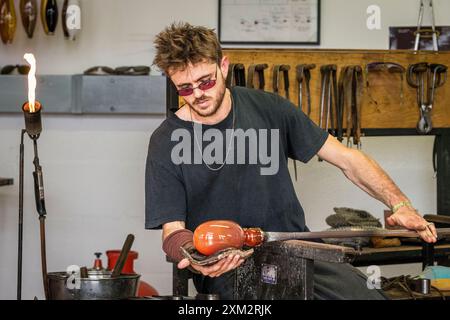 Sacha Delabre, eine Künstlerin, die derzeit in Wales arbeitet Stockfoto