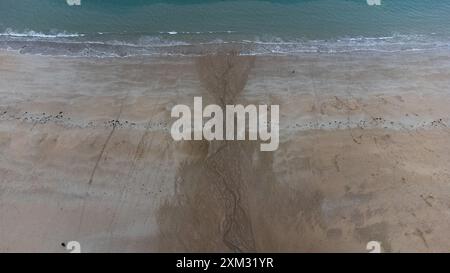 Luftaufnahme des Pen Guen Strandes am Ärmelkanal im Spätherbst bei Saint-Cast le Guildo im Rüstungsdepot Cotes-D in der Bretagne in Frankreich Stockfoto