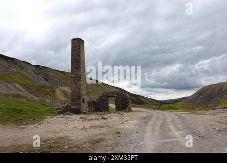 Die Ruinen der Old Gang Ssmelt Mill Lead Mine auf dem Wainwrights Coast to Coast Long Distance Path im Swaledale, Yorkshire Dales National Park. England, Großbritannien Stockfoto