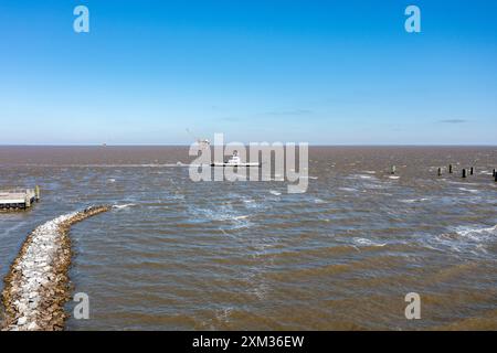 Bilder der Mobile Bay Ferry - Fort Morgan Landing bei sehr starkem Wind. Die Mobile Bay Ferry überquert die wunderschöne Mobile Bay in Alabama und verbindet SR 1 Stockfoto